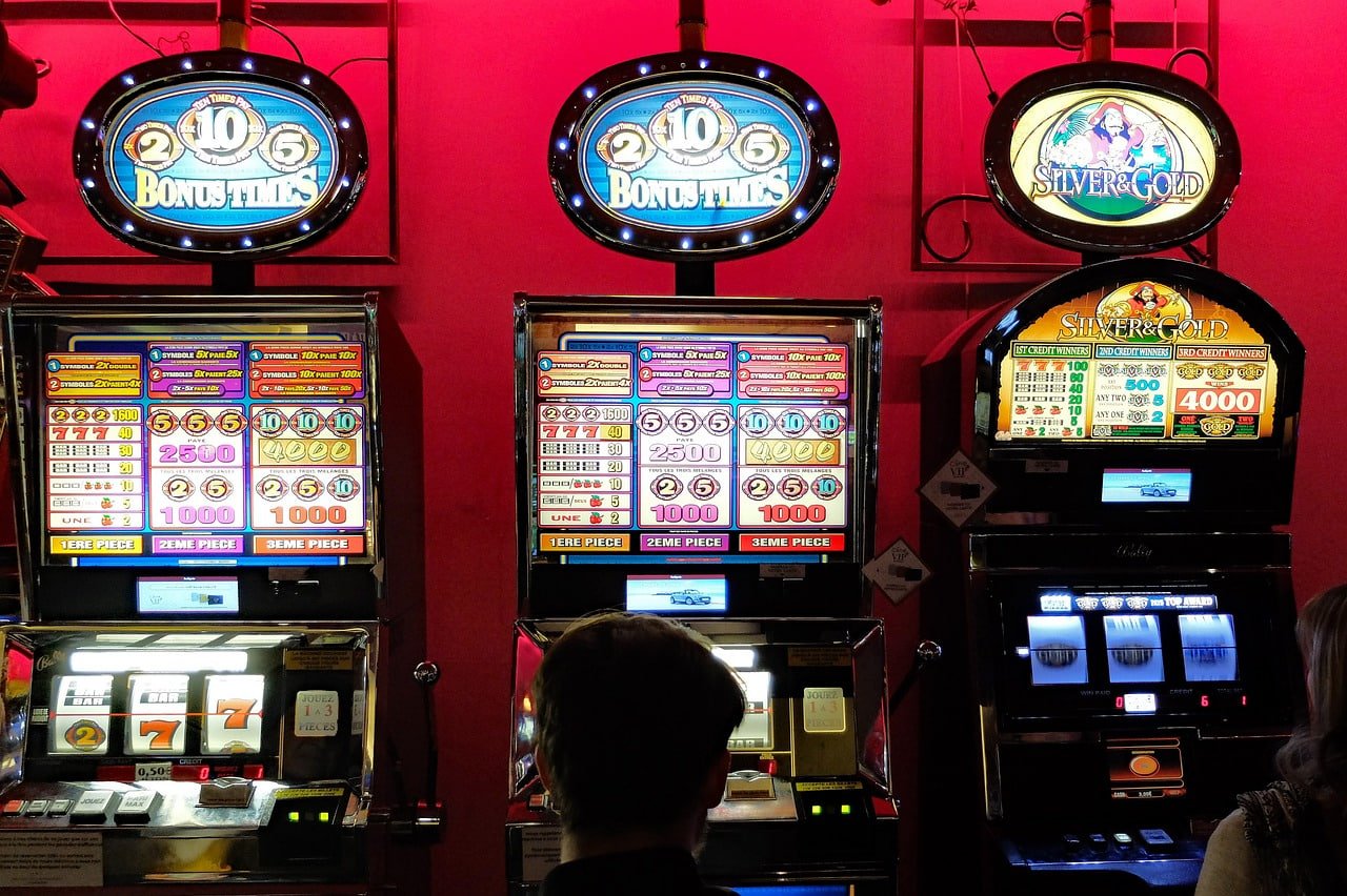 Live blackjack table with multi-camera feed at sukses88
